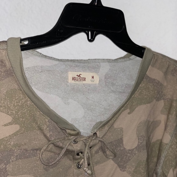 Hollister Girls Camo Long Sleeve - Picture 3 of 5
